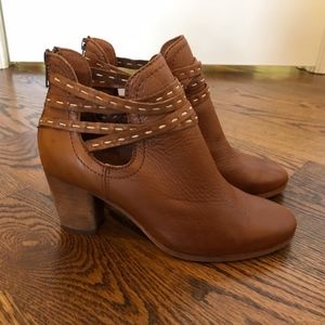 Frye Naomi Bootie - Tan Leather (7.5)